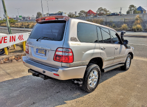 2004 Toyota 100 Series Land Cruiser Sahara Rear Quarter